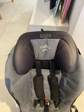 Silla de coche AXKID MInikid. Ideal hasta 7 años. 