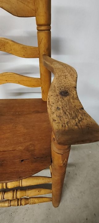 Trona de madera antigua