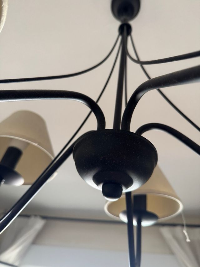 Lámpara de techo de metal negra