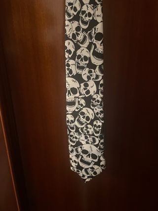Corbata con estampado de calaveras