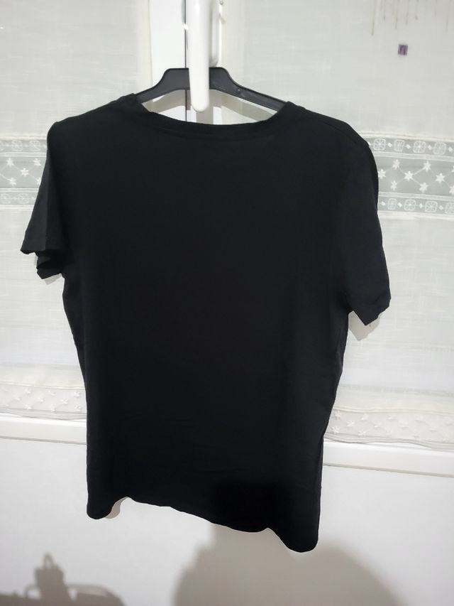 Camiseta negra con letras YOU'LL MAKE IT