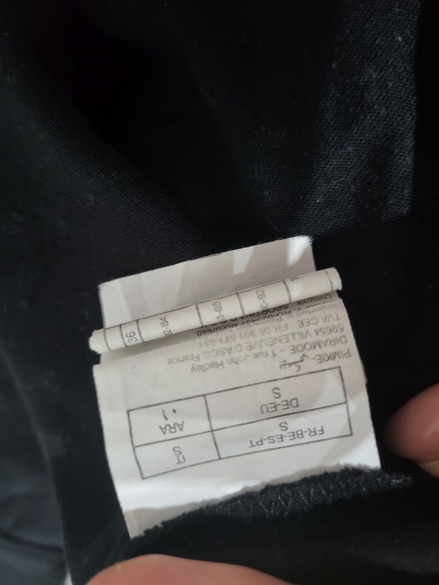 Camiseta negra con letras YOU'LL MAKE IT