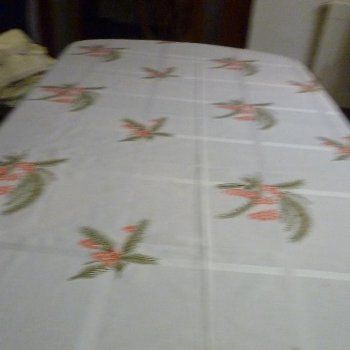 Mantelería Adamascada para 12 personas