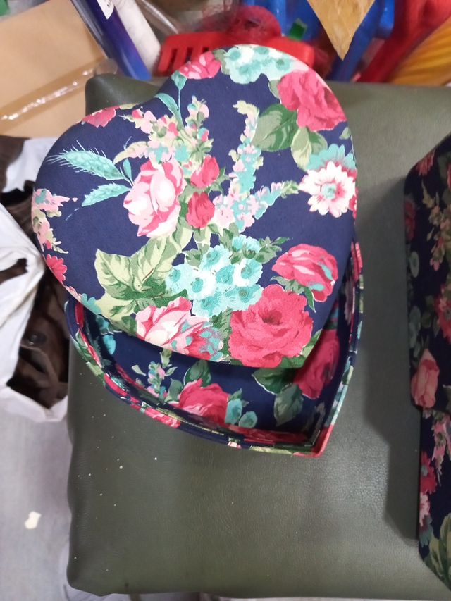 Joyero y costurero con estampado floral