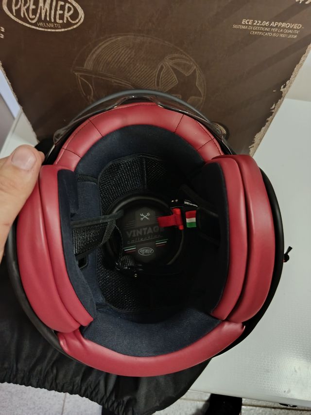 Casco Premier Flamin' Missy Pin-up