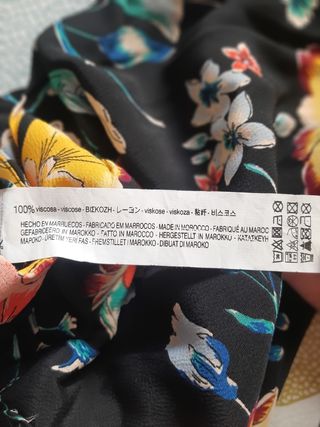 Pantalón estampado floral negro