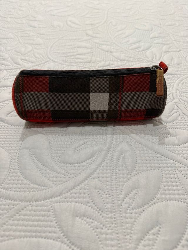Estuche Vans a cuadros rojo y gris