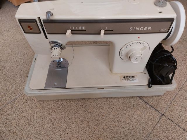 Máquina de coser Singer 1247