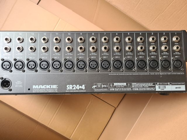 Mesa de mezclas Mackie SR24-4