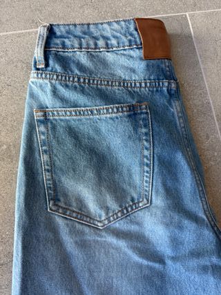 Jeans Alexander Wang Azul con Etiqueta Marrón
