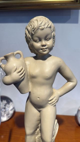 FIGURA NIÑO CON CÁNTARO