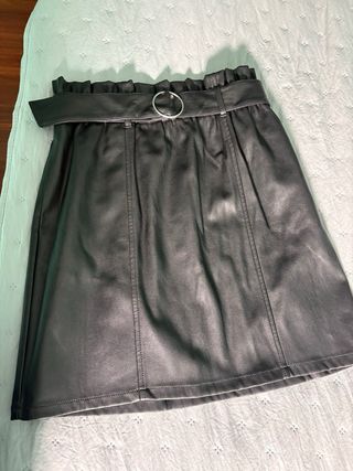 Falda polipiel Naf Naf negra Talla 38 Nueva