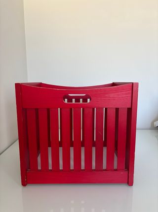 Caja de madera roja para almacenamiento