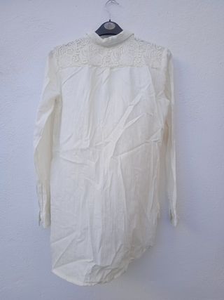 Blusón blanco roto H&M crochet. T: 13-14 años