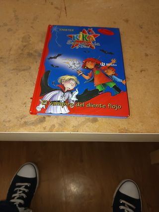 El vampiro del diente flojo (Kika Superbruja / ...