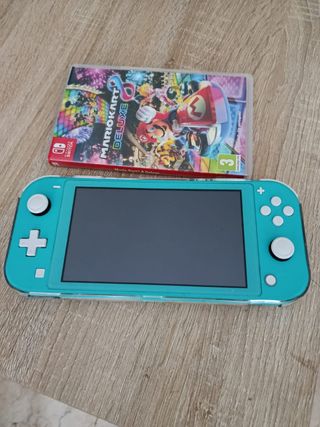 Nintendo Switch Lite Azul + Mario Kart 8 Deluxe.