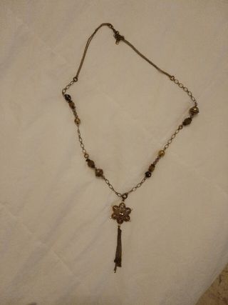Collana A&C con ciondolo floreale e nappe