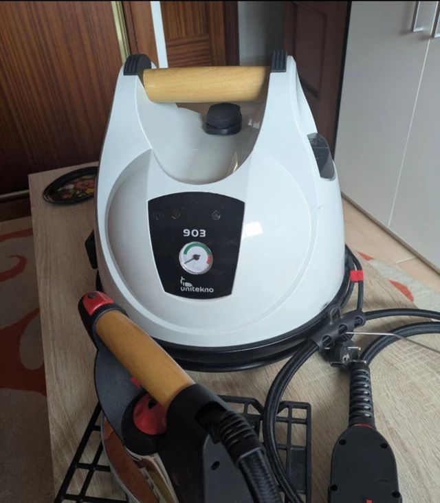 Vaporeta con centro de planchado Unitekno 903.