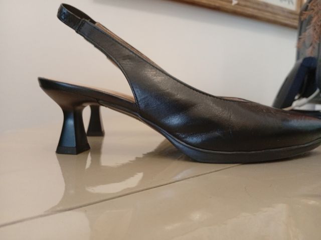 Zapatos de vestir negros DESIREE . Un solo uso.