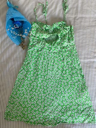 Vestido corto flores Bershka verde