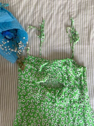Vestido corto flores Bershka verde