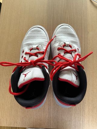 Scarpe Nike Jordan Max Aura bianche e rosse di seconda mano per 35 EUR su  Madrid su WALLAPOP