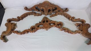 Frisos y copetes de madera tallada