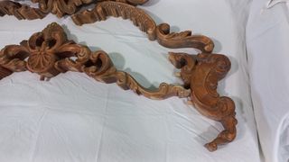 Frisos y copetes de madera tallada