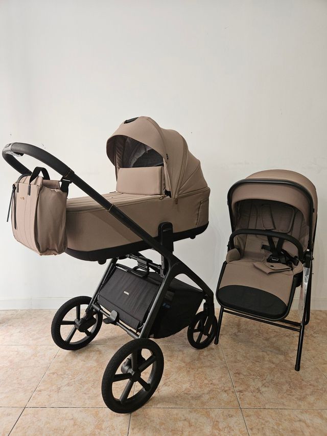 Oferta. Cochecito nuevo Carrello Vector