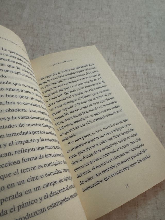 Libro Nuestra Incierta Vida Normal