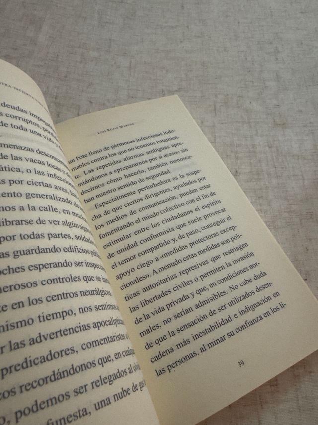 Libro Nuestra Incierta Vida Normal