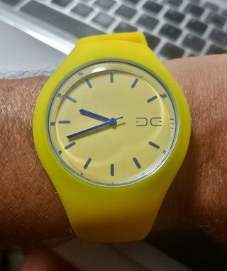 Reloj Unisex Llamativo Amarillo y Plateado
