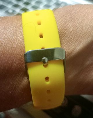 Reloj Unisex Llamativo Amarillo y Plateado