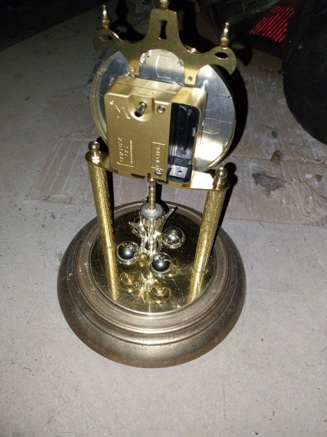 Reloj de sobremesa dorado imitación oro