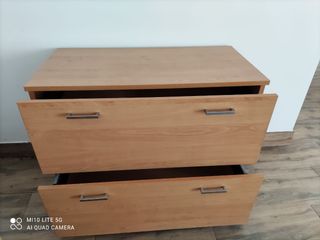 3 tavoli da ufficio e 2 armadi 3 poltrone girevoli