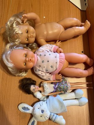 Muñecos Famosa, Barbie y Peluche