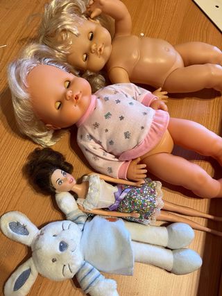 Muñecos Famosa, Barbie y Peluche