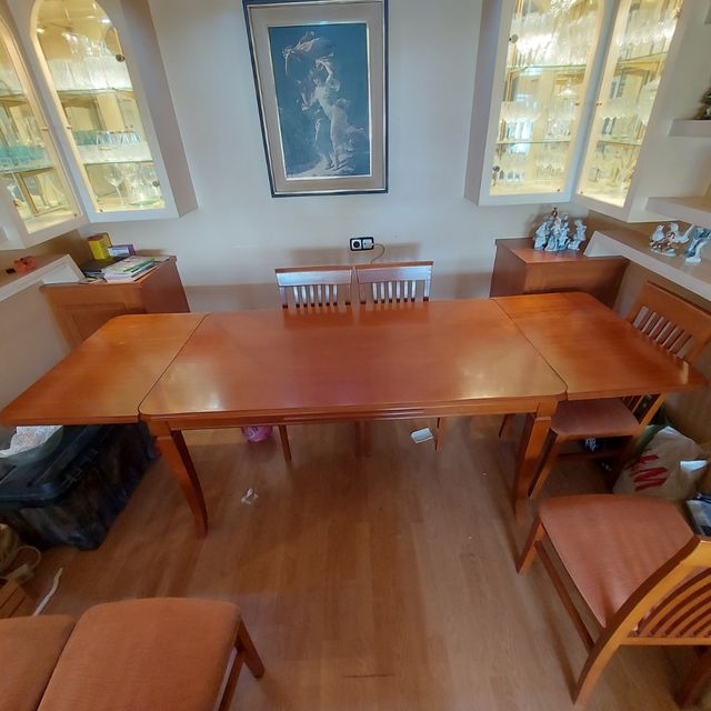 Mesa de comedor con 6 sillas de madera