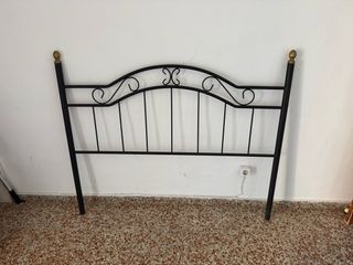 Cabecero de forja negro y dorado de 135cm