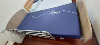 Cama articulada para personas mayores