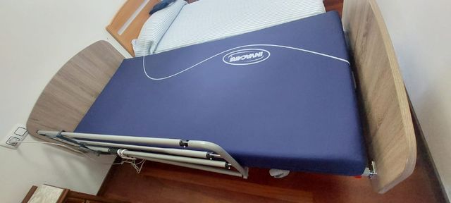 Cama articulada para personas mayores