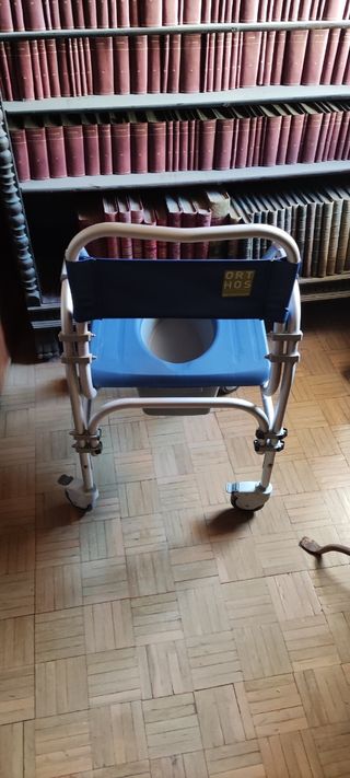 Silla de ruedas para baño + WC