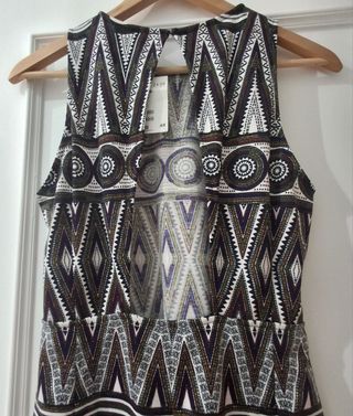 Vestido H&M estampado geométrico talla M