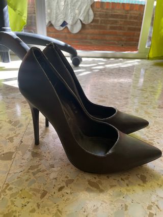 Tacones grises punta fina talla 36