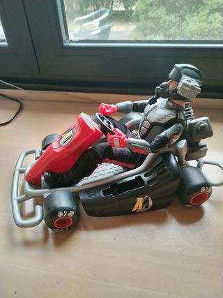 Coche action man y muñeco