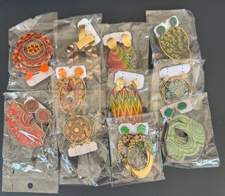 Pendientes Fantasía Ovalados Verdes y Dorados