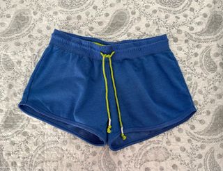 Pantalón corto deportivo azul