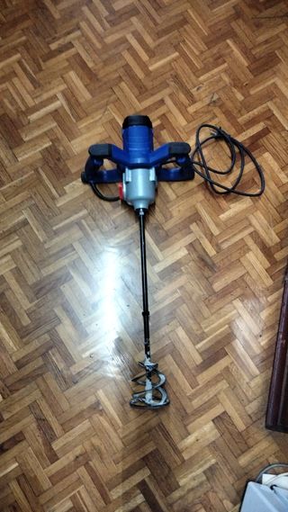 Herramientas de albañilería y taladro