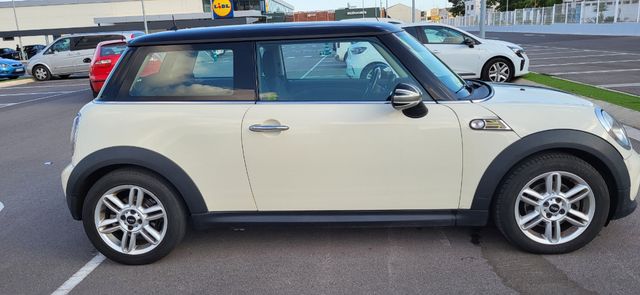 MINI Clubman 2012