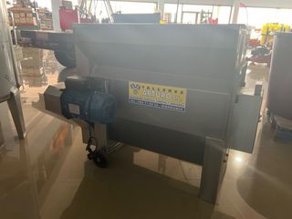 Despalilladora Inox con Bomba